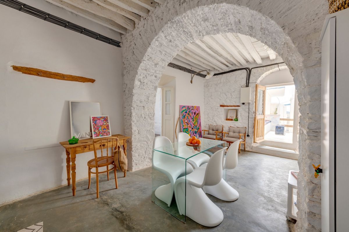 To Syros Art House είναι το ιδανικό νησιώτικο σπίτι που αναβιώνει με σύγχρονο τρόπο