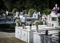 «Σκόνταψε, δεν τη χτύπησα» λέει ο 60χρονος που φέρεται να επιτέθηκε με σταυρό στη νύφη του σε κηδεία