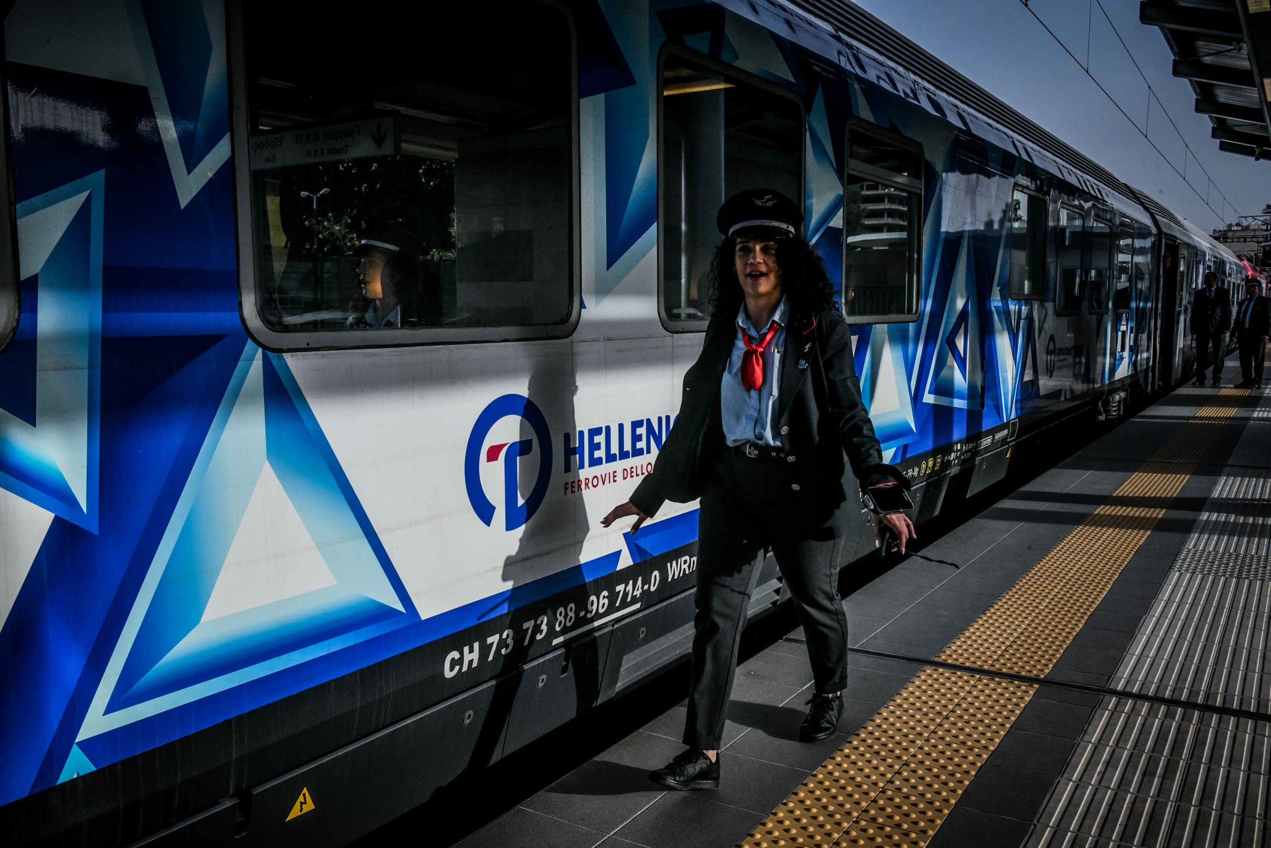 “Κόκκινη” κάρτα ΡΑΣ σε Hellenic Train: Μηχανοδηγοί οδηγούν τρένα χωρίς τα απαιτούμενα πιστοποιητικά