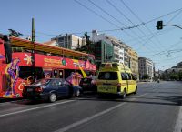 Πανεπιστημίου: Ατύχημα με τρόλεϊ και τουριστικό λεωφορείο – 6 τραυματίες