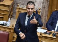 «Κόντρα» Θεμιστοκλέους – Νοτοπούλου στη Βουλή: «Περισσότερο σεβασμό» – «Ξαναστήσαμε το ΕΣΥ στα πόδια του
