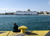 Δένουν κάβους τα πλοία της ακτοπλοΐας την 1η Μαΐου – Συμμετέχει η ΠΝΟ στην απεργία της ΓΣΕΕ