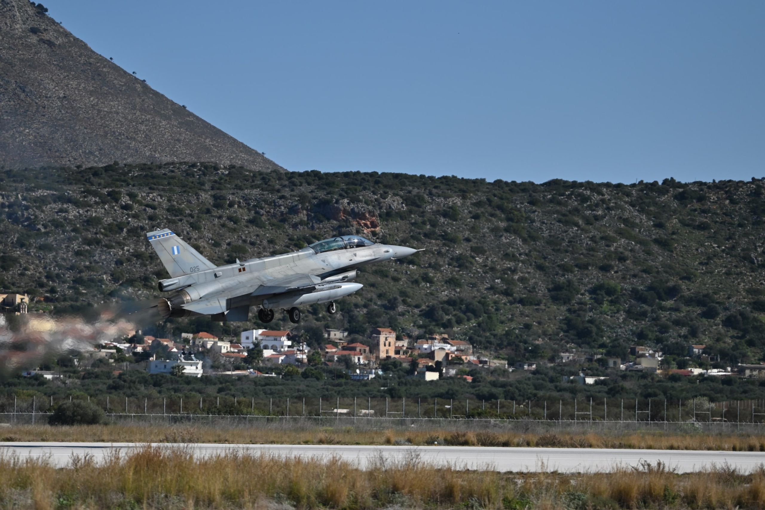 «Ουδέν ζήτημα μεταφοράς ελληνικών F-16 στην Ουκρανία τίθεται»