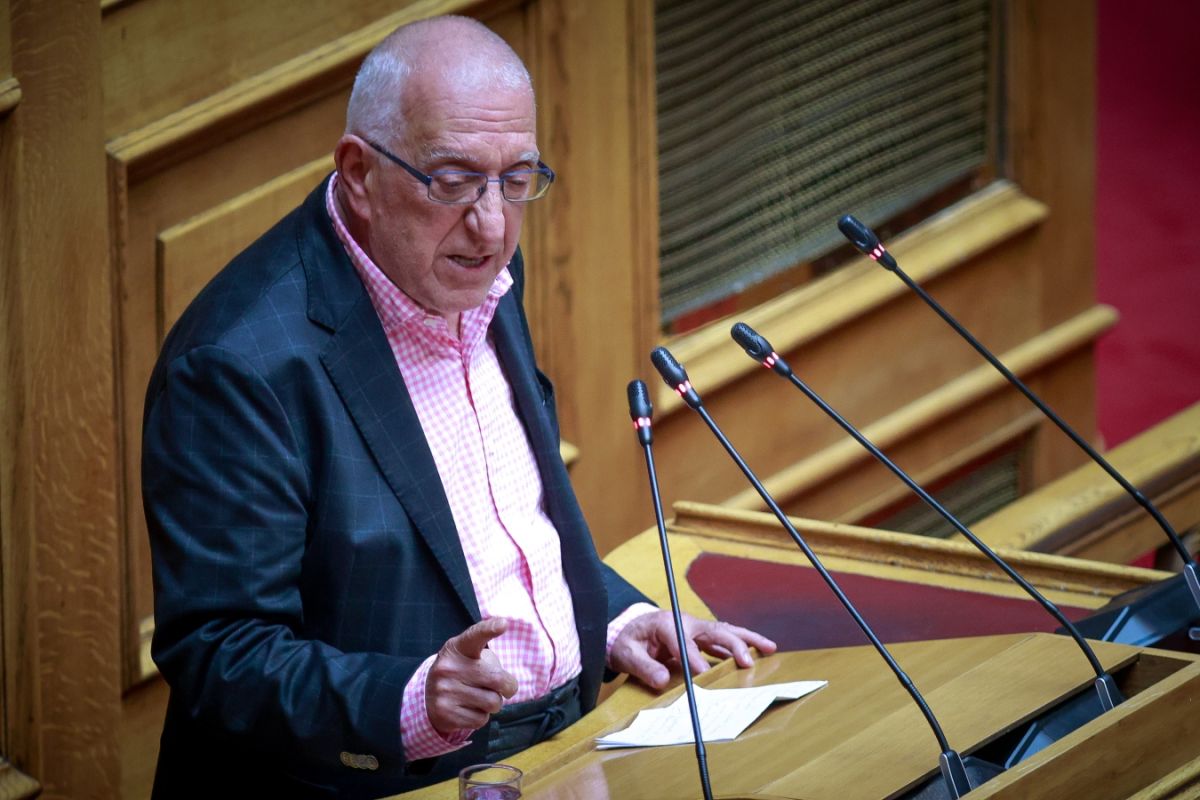 Νικήτας Κακλαμάνης: Πυρά σε Κυριαζίδη – Αιχμές σε κυβέρνηση για τα δικαιώματα αλά καρτ