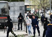 Κολωνός: Αποφυλακίστηκε η μητέρα της 12χρονης