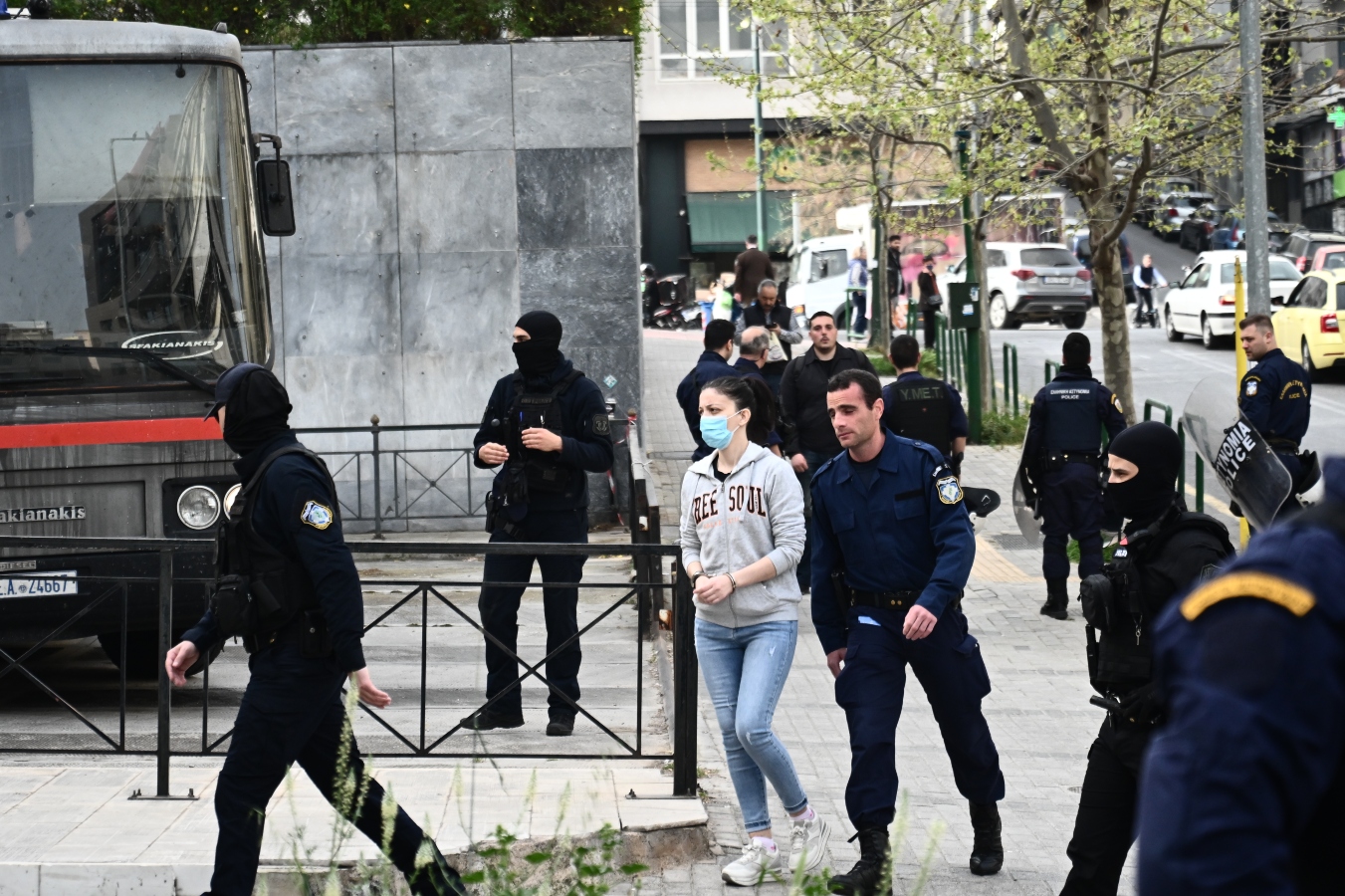 Κολωνός: Αποφυλακίστηκε η μητέρα της 12χρονης