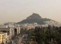 Αποπνικτική ατμόσφαιρα: Κοκτέιλ σκόνης, ομίχλης και ζέστης – Γέμισαν τα επείγοντα