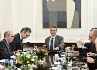 PM Mitsotakis meets with the heads of the international pharmaceutical manufacturers