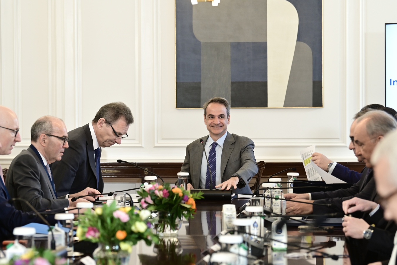 PM Mitsotakis meets with the heads of the international pharmaceutical manufacturers
