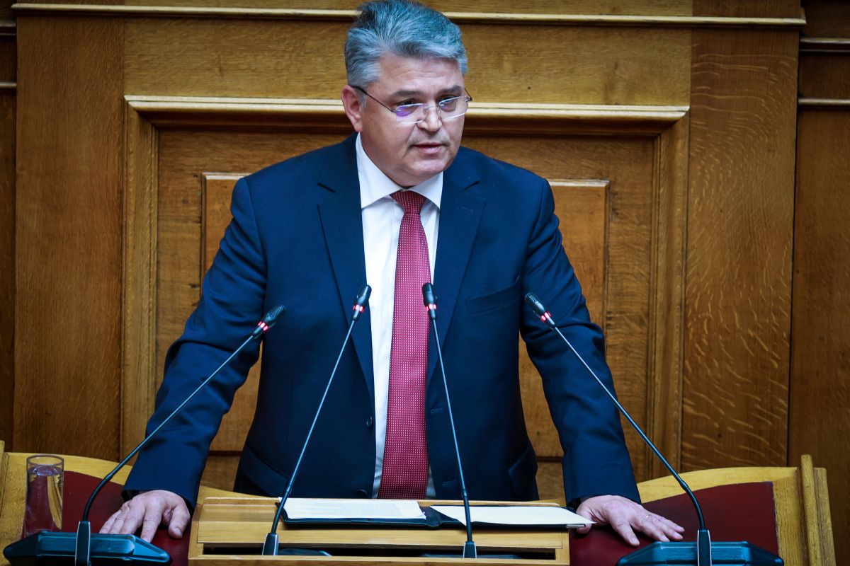 Ο Νατσιός ξεπλένει τα «χαστούκια»: «Είναι “κοινωνική περιγραφή” η δήλωση του Παπαδόπουλου»