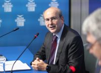 Χατζηδάκης: Πακέτο μέτρων 870 εκατ.το 2025 -Μείωση ασφαλιστικών εισφορών, αύξηση συντάξεων