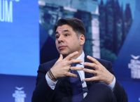 Φόρουμ των Δελφών – Τσούνης: «Δέσμευση των ΗΠΑ για εκσυγχρονισμό του ελληνικού στρατού»