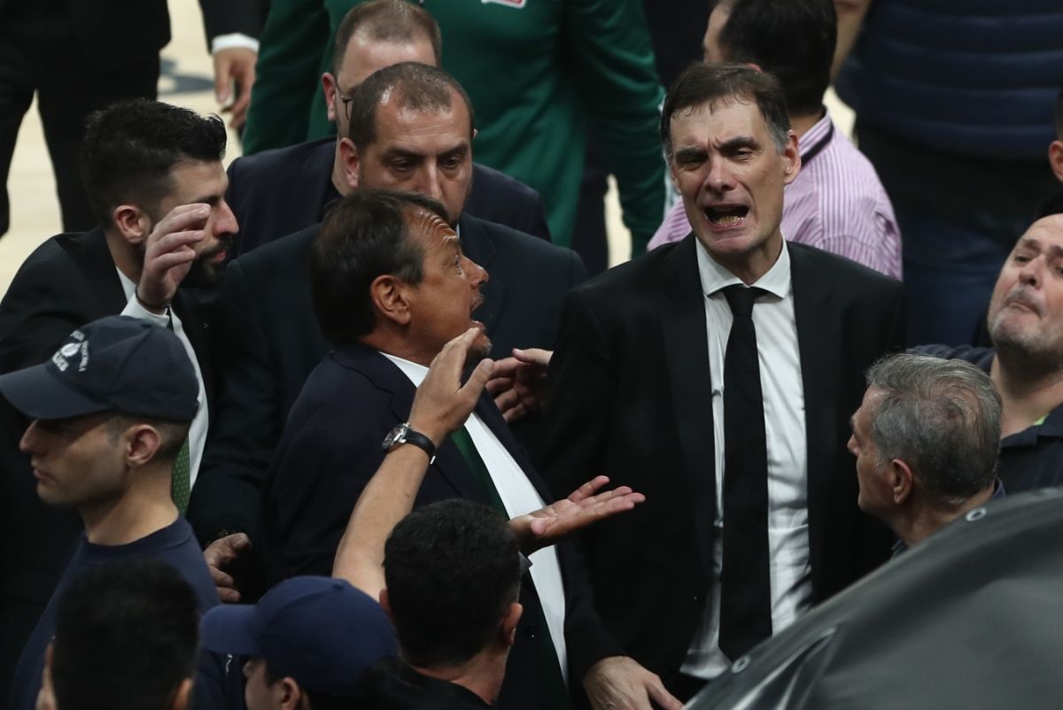Ένταση ανάμεσα στον Γιώργο Μπαρτζώκα και τον Εργκίν Αταμάν
