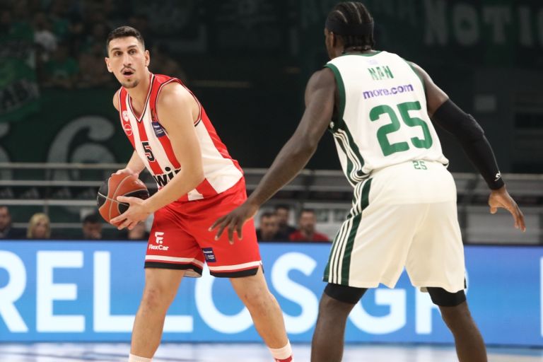 Το ντέρμπι του Ολυμπιακού με τον Παναθηναϊκό συνεχίζεται και εκτός παρκέ!