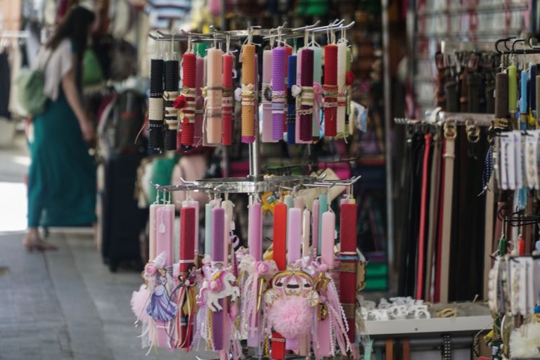 Πασχαλινό ωράριο: Πώς θα λειτουργήσουν τα καταστήματα – Πότε ξεκινά [vid]