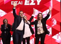 ΣΥΡΙΖΑ: «Αλέξη, έλα πάνω» -Ο Κασσελάκης κάλεσε τον Τσίπρα στη σκηνή [vid]