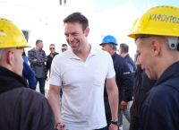 Στην Πάρο ο Κασσελάκης: Η κουβέντα με τους κατοίκους που τον υποδέχθηκαν και η συνομιλία με αντιστασιακό