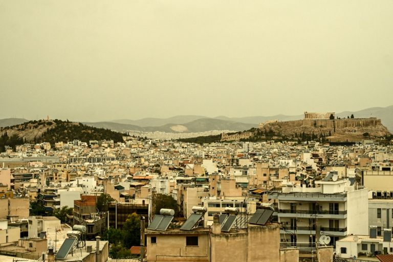 Καιρός σήμερα Τετάρτη [24/4/2024]: Τοπικές βροχές και πτώση της θερμοκρασίας-Παραμένει η αφρικανική σκόνη