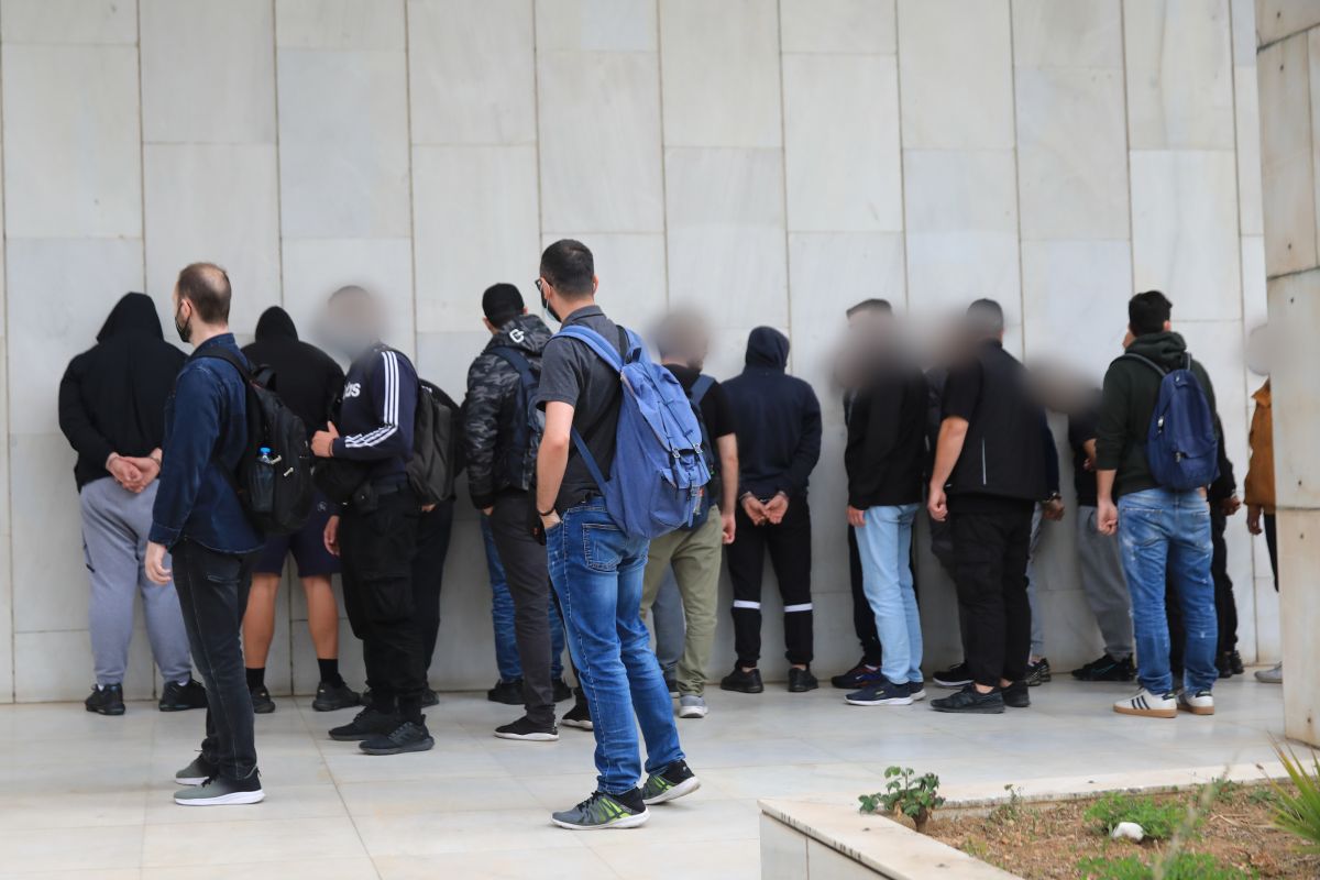 Σε… «επάγγελμα» είχαν μετατρέψει την οπαδική τους ταυτότητα τα ηγετικά μέλη της εγκληματικής οργάνωσης