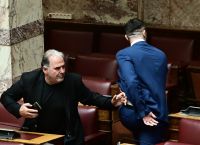 Στο αυτόφωρο στέλνει τον Φλώρο ο Τασούλας για τις γροθιές στον βουλευτή του Βελόπουλου