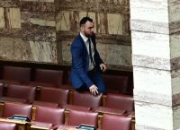 Κωνσταντίνος Φλώρος:  «Δεν μετανιώνω» – Με κάταγμα στη γνάθο το θύμα [vid]