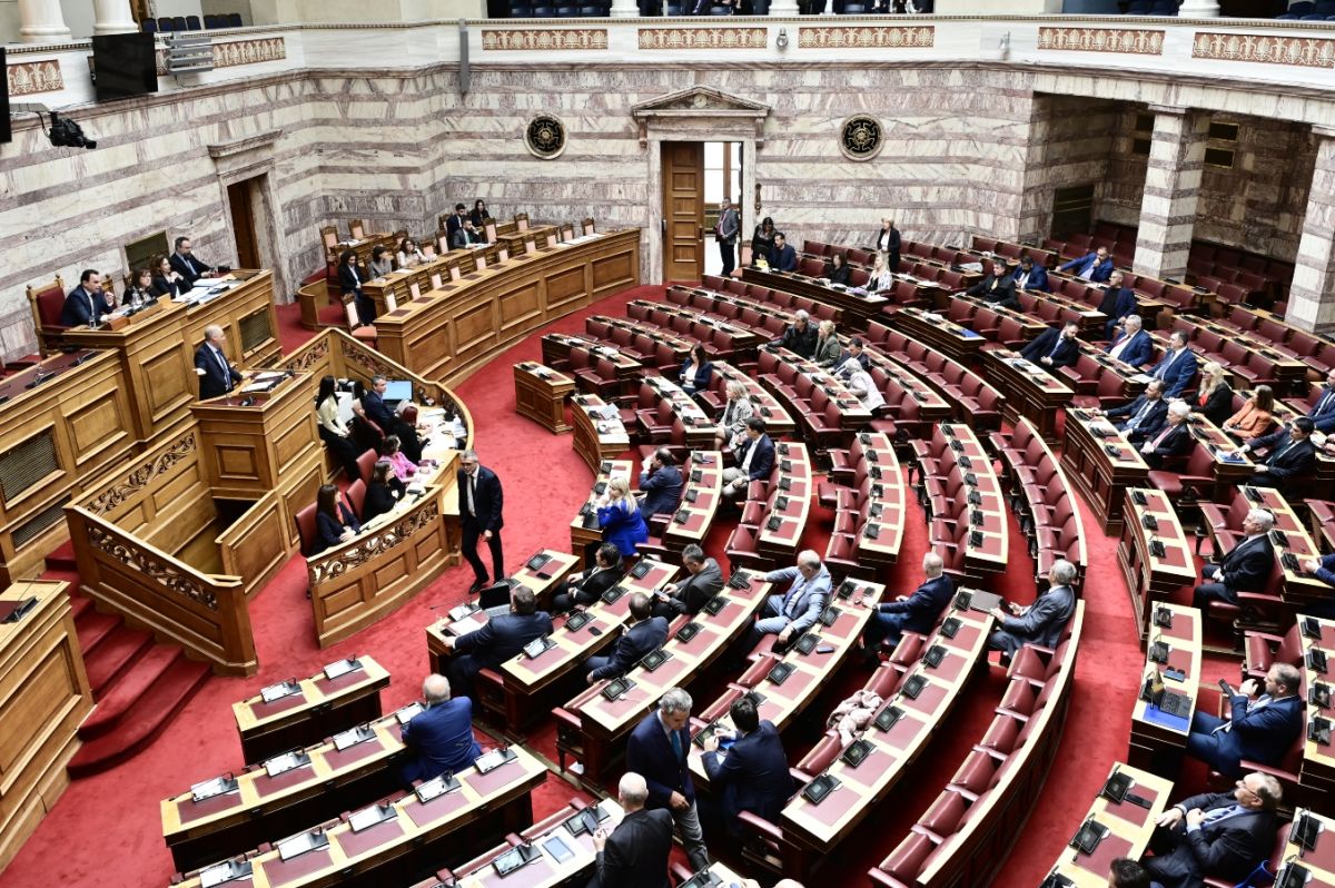 Ξυλοδαρμός στη Βουλή: Σύσσωμη η καταδίκη από τα κόμματα – Τι απαντά η Ελληνική Λύση [vid]