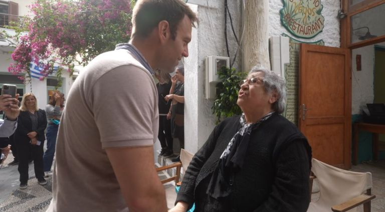 Κασσελάκης: Ισχυρά κίνητρα για την αποκέντρωση – Η συνομιλία του με γιαγιά [vid]