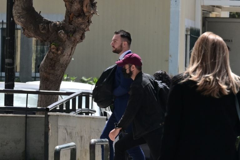 Στον ανακριτή ο Κ. Φλώρος μετά τον ξυλοδαρμό στη Βουλή – Τι θα ζητήσει [vid]