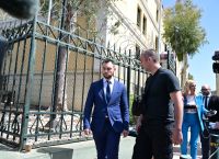 «Με αποκάλεσε σκουπίδι, δεν τον γρονθοκόπησα» – Τι είπε ο Φλώρος στην απολογία του [vid]