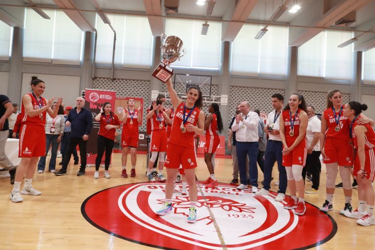 Μπάσκετ γυναικών: Ερυθρόλευκη η κούπα! Ολυμπιακός – Παναθηναϊκός [61-45]