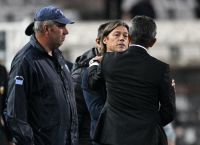 Αλμέιδα: Δεν βοηθάει, κρατάει το ποδόσφαιρο πίσω, ζήτησα συγγνώμη [vid]