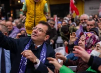 Λαοθάλασσα ακολουθεί τον Ιμάμογλου στην Κωνσταντινούπολη