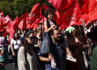 Πορτογαλία: 50 χρόνια από την «Επανάσταση των γαρυφάλλων» που έριξε τη δικτατορία