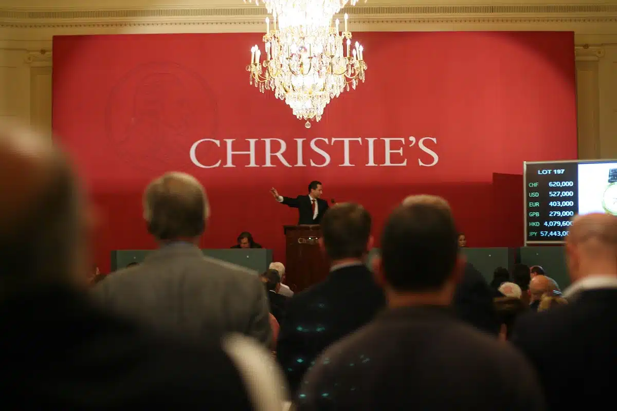 Christie’s: Πήγε να βγάλει σε δημοπρασία αρχαία ελληνικά αγγεία που συνδέονται με κύκλωμα αρχαιοκαπηλίας