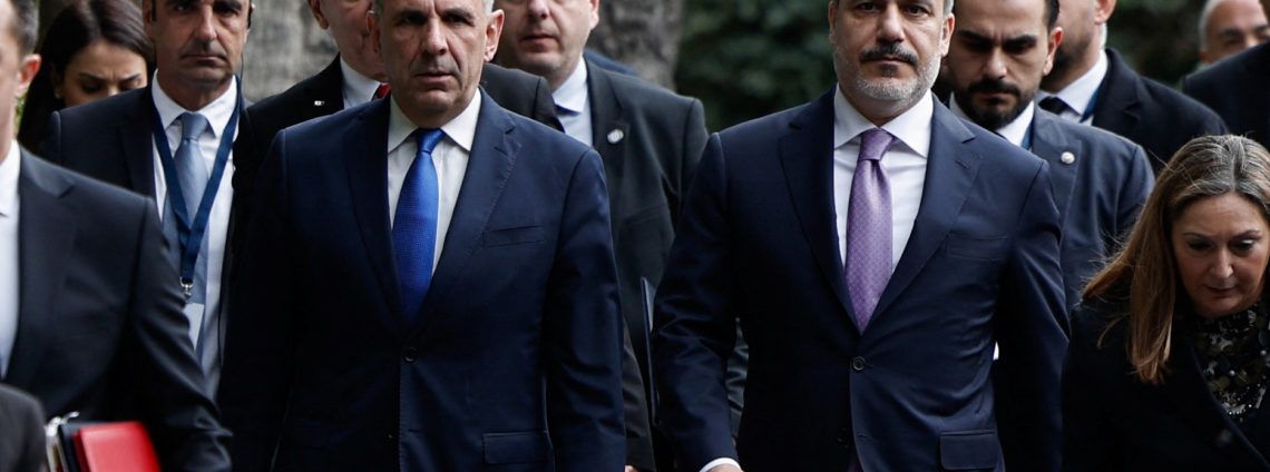 Συνάντηση Γεραπετρίτη – Φιντάν για επικείμενη επίσκεψη Μητσοτάκη στην Τουρκία
