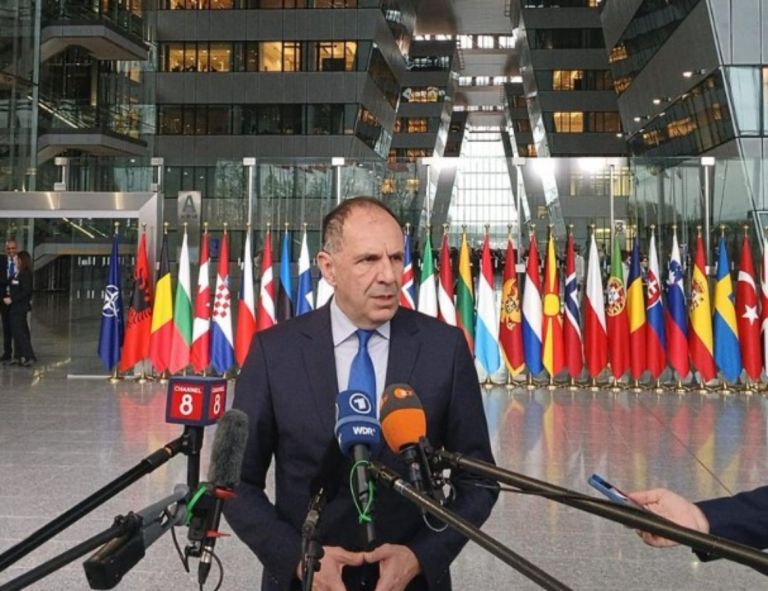 Γεραπετρίτης: Πρέπει να στηριχθεί η Ουκρανία, αλλιώς διακυβεύεται η βασική αξία στην οποία δομήθηκε το ΝΑΤΟ