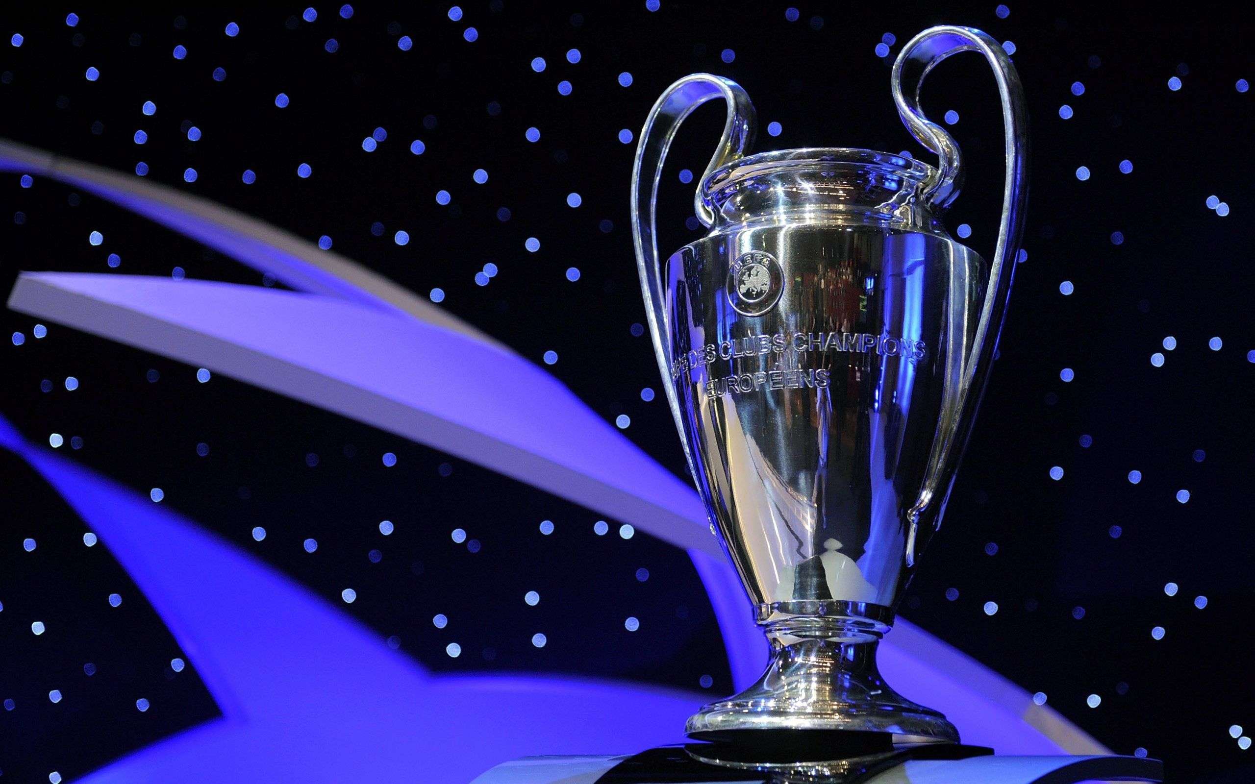 UEFA: Ξεκίνησε έρευνα για ναζιστικούς χαιρετισμούς και ρατσιστικές συμπεριφορές οπαδών της Μπαρτσελόνα