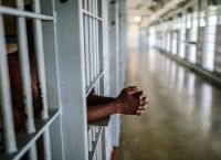 Πέθανε ο 36χρονος που είχε προφυλακιστεί για τον βιασμό της θετής του κόρης στην Αίγινα