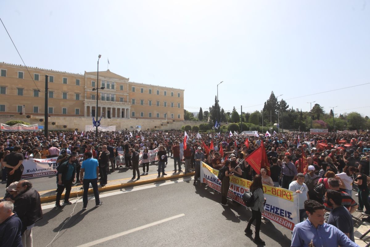 Σε απεργιακό κλοιό η χώρα: Ολοκληρώθηκαν οι πορείες σε Αθήνα και Θεσσαλονίκη [vid]