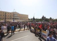 Σε απεργιακό κλοιό η χώρα: Ολοκληρώθηκαν οι πορείες σε Αθήνα και Θεσσαλονίκη [vid]