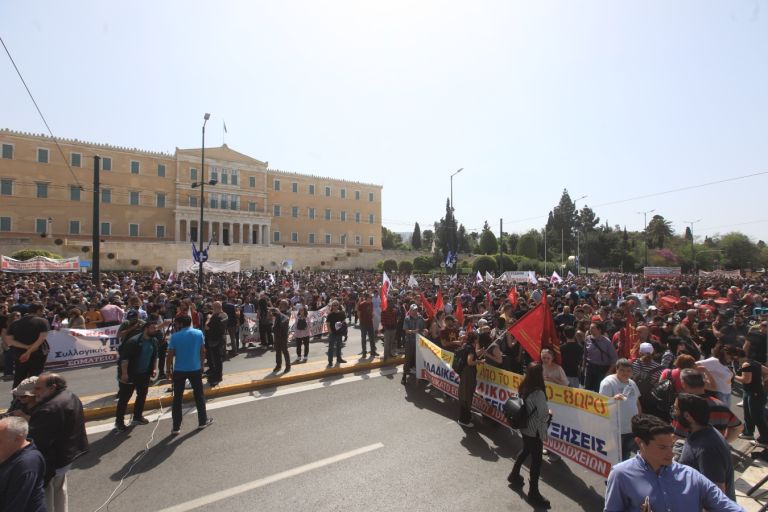 Σε απεργιακό κλοιό η χώρα: Ολοκληρώθηκαν οι πορείες σε Αθήνα και Θεσσαλονίκη [vid]