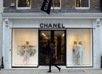 Είδη πολυτελείας: Από την Gucci μέχρι τη Chanel επενδύουν δισεκατομμύρια σε φυσικά καταστήματα
