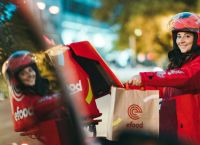 efood: Επεκτείνεται στο φυσικό δίκτυο καταστημάτων