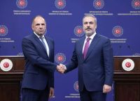 Συνάντηση Γεραπετρίτη-Φιντάν στο Λονδίνο ενόψει της επίσκεψης Μητσοτάκη στην Άγκυρα