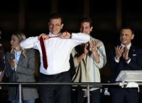 Έβγαλε σακάκι και γραβάτα ο Ιμάμογλου μετά τον θρίαμβο – Χόρεψε ποντιακά
