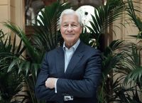 Ντίμον: Ο CEO της JPMorgan που ελέγχεται από τη… γυναίκα του