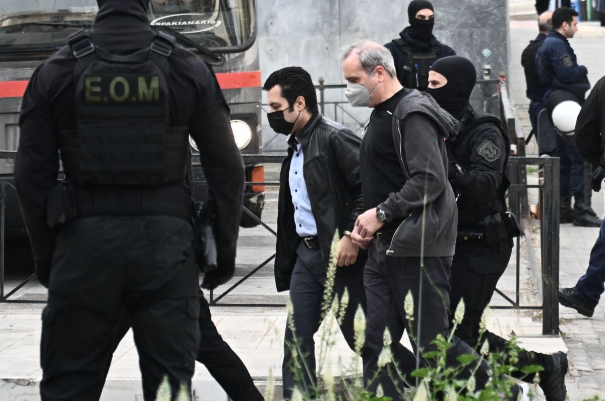 Κολωνός: Στη φυλακή Μίχος και «Μιχάλης» για τον βιασμό της 12χρονης -Ελεύθερη η μητέρα και άλλοι 17