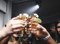 Βρετανία: Κατάχρηση αλκοόλ και καπνού από παιδιά και εφήβους