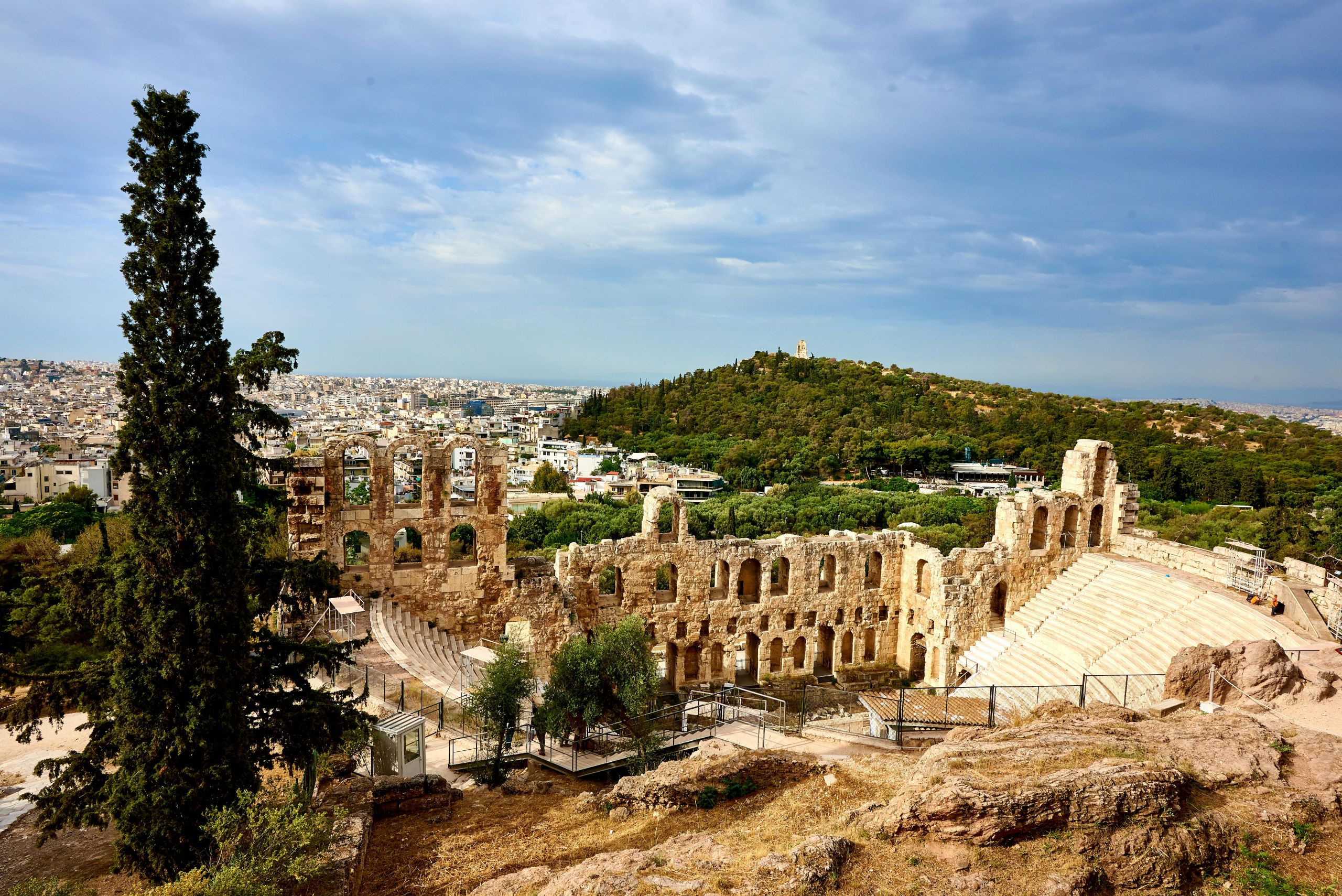 Με 28,5 δισ. ενίσχυσε την ελληνική οικονομία ο τουρισμός το 2023