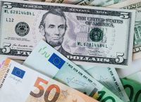 Ευρώ: Ενισχύεται 0,26% έναντι του δολαρίου, στο 1,0684